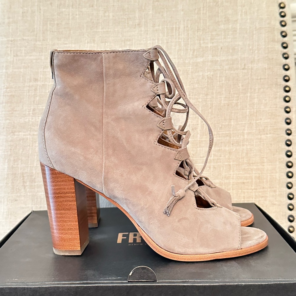 Frye Gabby Ghillie Lace-Up Shoes in Ash / Booties / Peep Toe Heels. Sz 8
